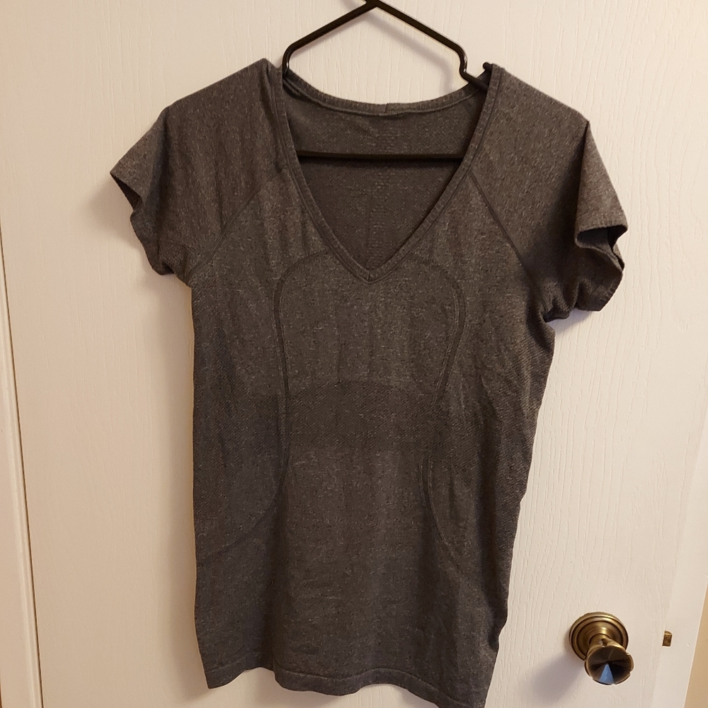 Lululemon Size 8 V Neck